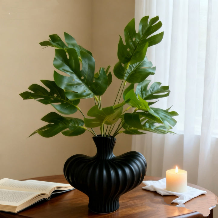 Moderne Decoratieve Monstera Bladeren Arrangement