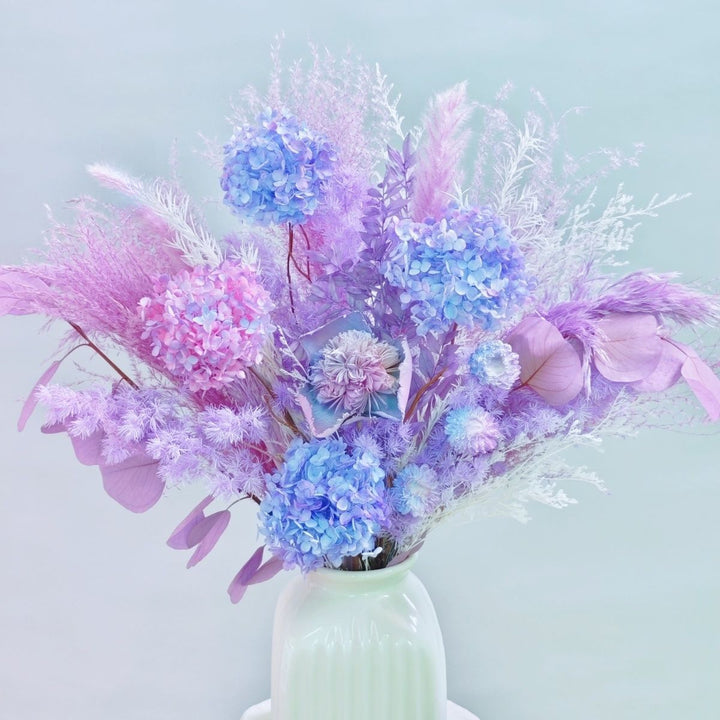 Levendig Kunstbloemen Boeket met Decoratieve Accenten