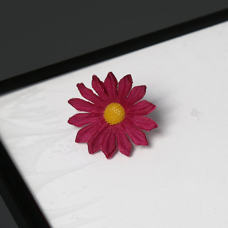 Elegante Stof Daisy Bloemen Speld voor Decoratieve Draagtijd