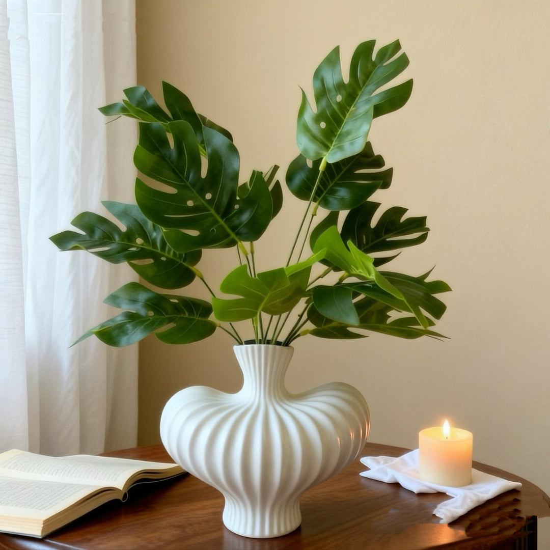 Moderne Decoratieve Monstera Bladeren Arrangement