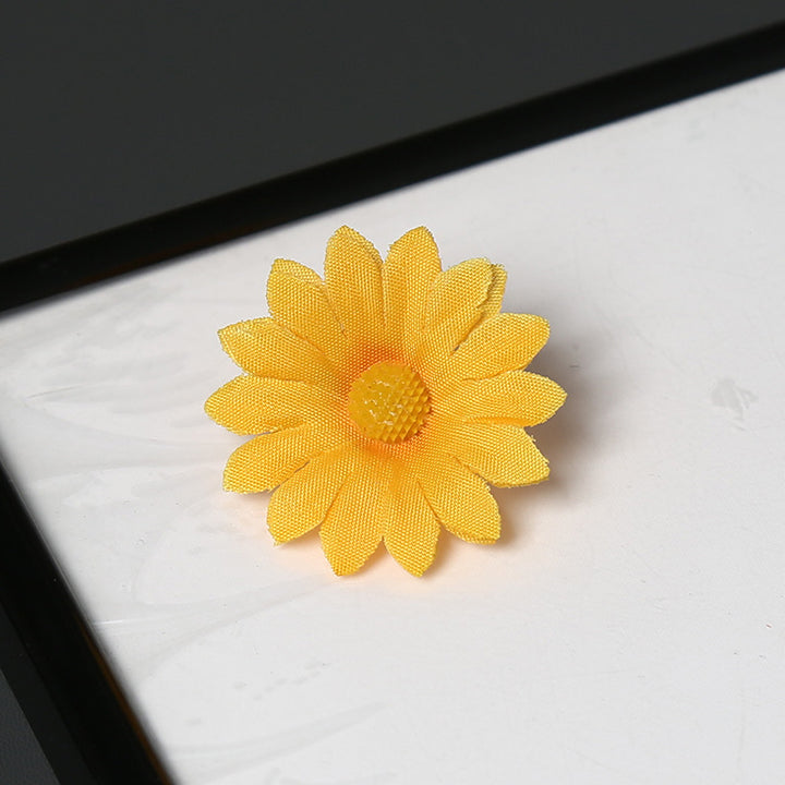 Elegante Stof Daisy Bloemen Speld voor Decoratieve Draagtijd