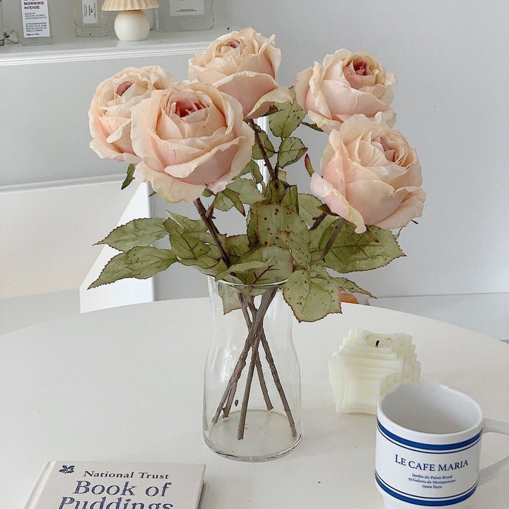 Levensechte Decoratieve Rozenarrangement