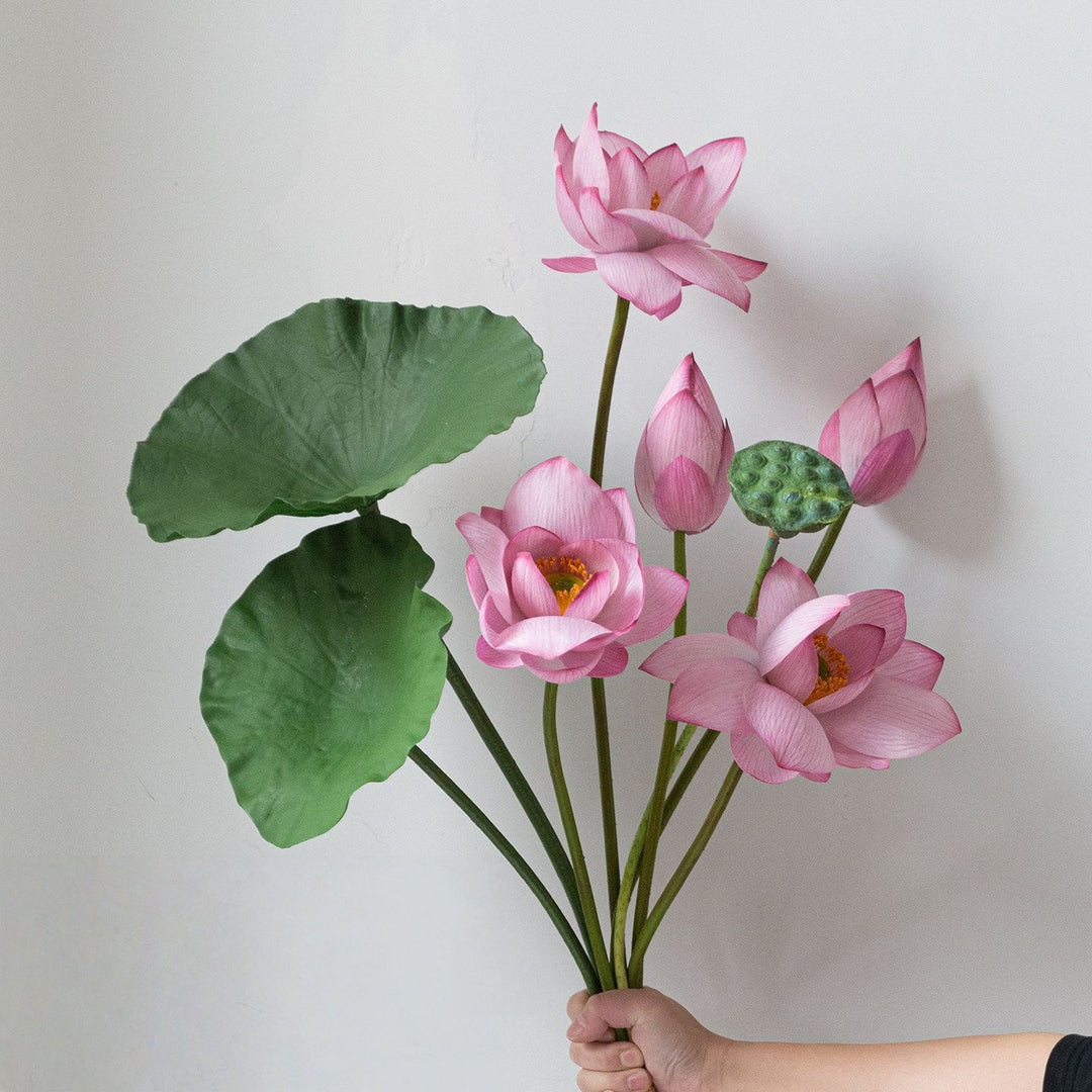 Realistische Lotus Bloem Arrangement