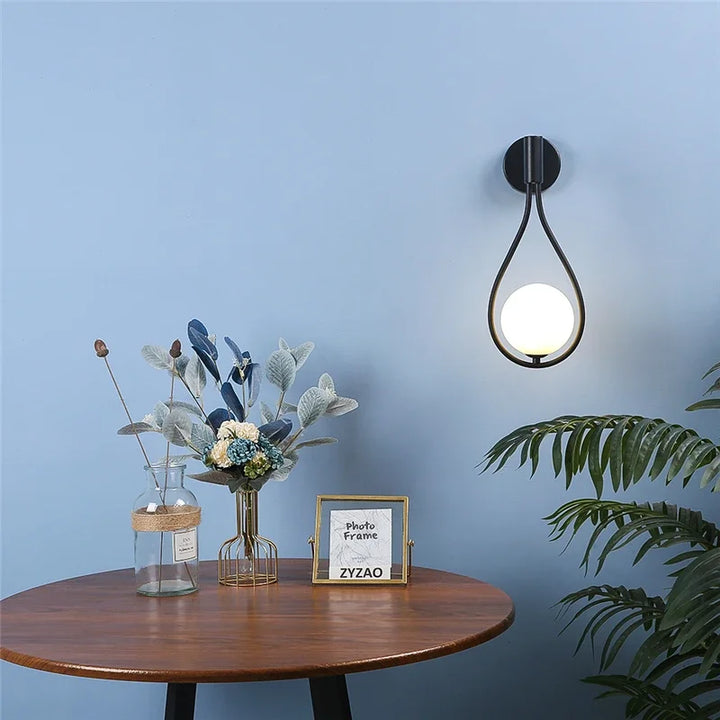 Moderne metaaldraad- en glasball wandlamp - Scandinavische wandverlichting voor woonkamer, slaapkamer, gang, hal en trap - AC-gevoed, LED-lamp inbegrepen