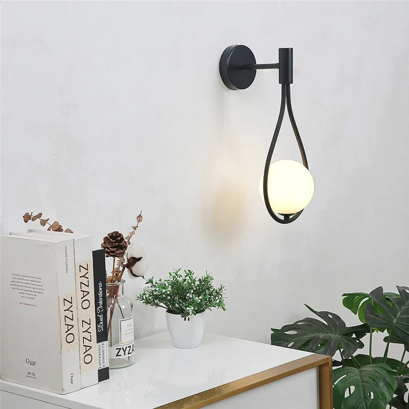 Moderne metaaldraad- en glasball wandlamp - Scandinavische wandverlichting voor woonkamer, slaapkamer, gang, hal en trap - AC-gevoed, LED-lamp inbegrepen