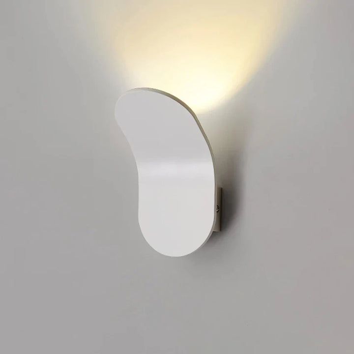 Geef uw ruimte een vleugje elegantie met creatieve minimalistische muurlichten.