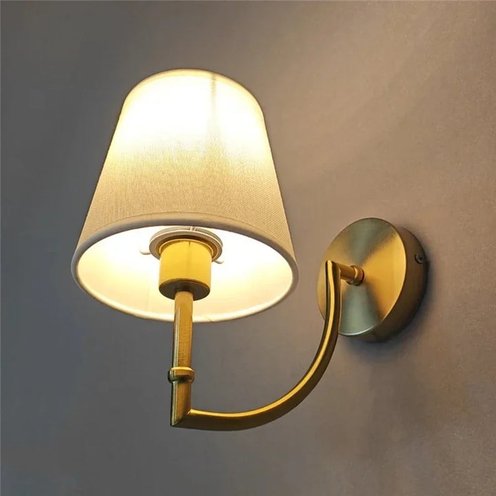 Nordic Minimalist Wandlamp – Moderne linnen lampenkap met elleboog-ontwerp voor woonkamer, slaapkamer en trappenhuis