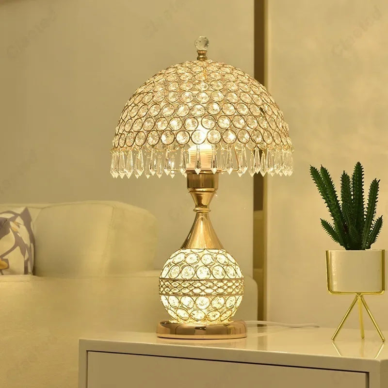 Luxe Europese stijl LED tafellamp met stoffen lampenkap & kristallen basis – Warm romantisch slaapkamer nachttafellampje
