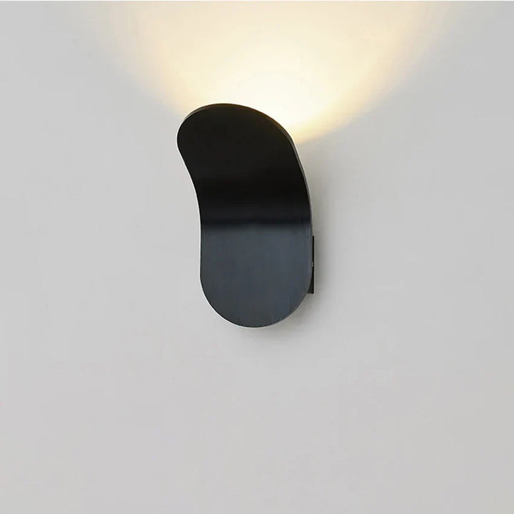 Geef uw ruimte een vleugje elegantie met creatieve minimalistische muurlichten.