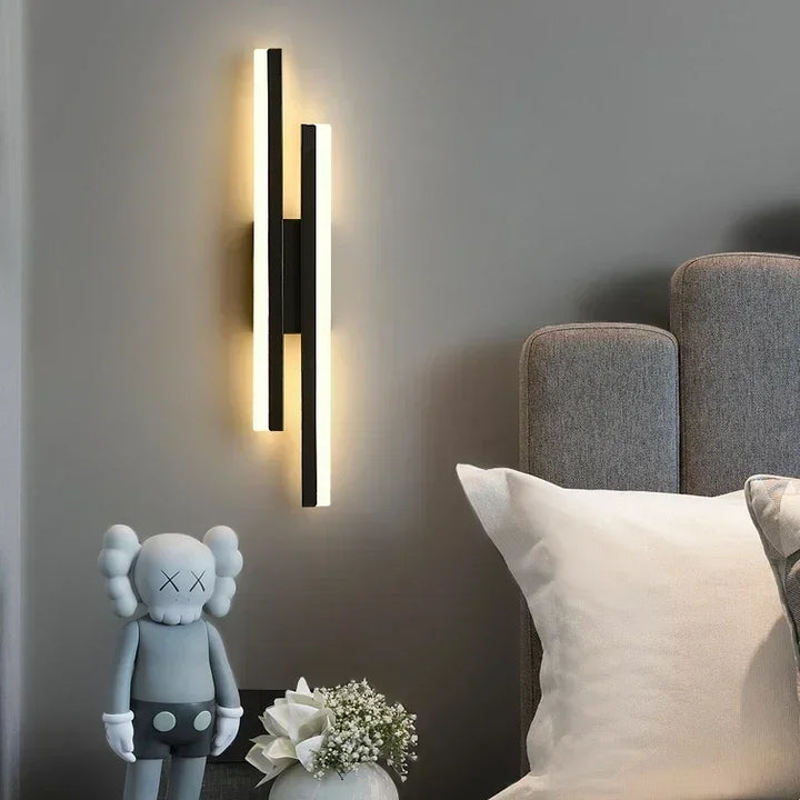 Moderne LED wandlamp met koperen pijp en acryl kap