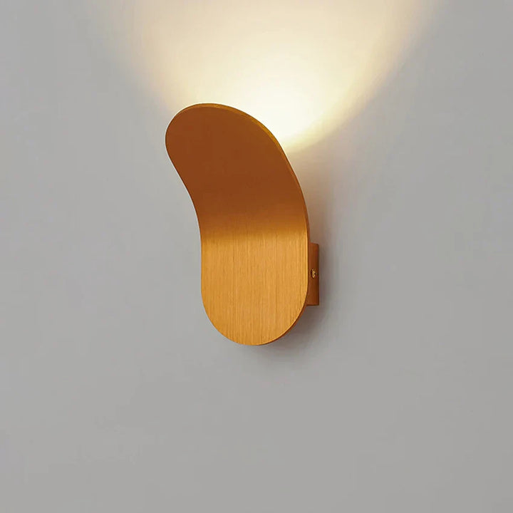 Geef uw ruimte een vleugje elegantie met creatieve minimalistische muurlichten.
