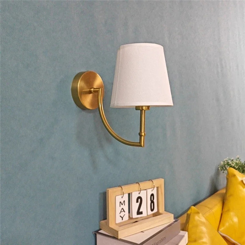 Nordic Minimalist Wandlamp – Moderne linnen lampenkap met elleboog-ontwerp voor woonkamer, slaapkamer en trappenhuis
