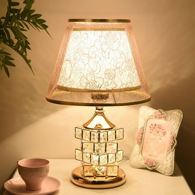 Moderne Kristall Tafellamp – Europese stijl luxe lamp voor huwelijkscadeau-ideeën, schattige slaapkamer en woondecoratie