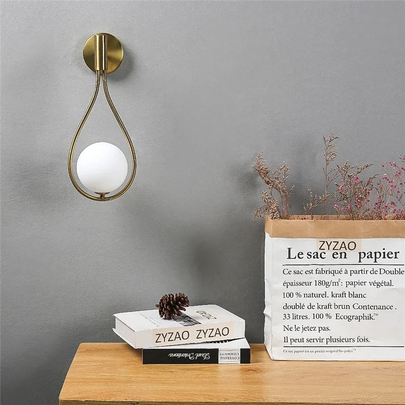 Moderne metaaldraad- en glasball wandlamp - Scandinavische wandverlichting voor woonkamer, slaapkamer, gang, hal en trap - AC-gevoed, LED-lamp inbegrepen