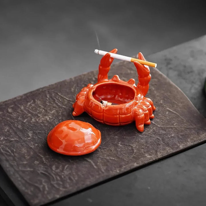 Luxueuze asbak in oosterse stijl met uniek krab ontwerp