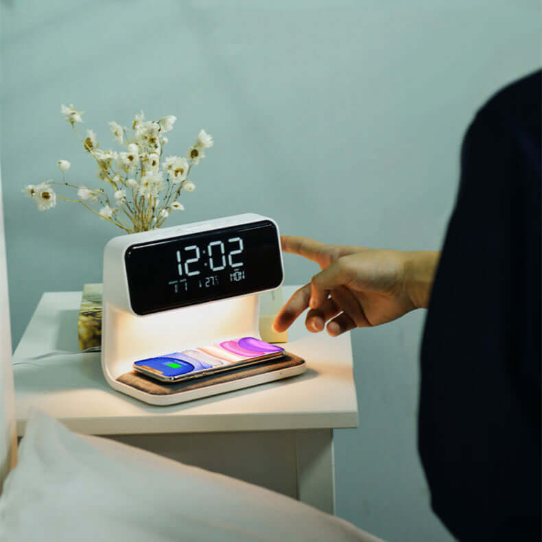 Kreative 3 In 1 Nachttafellamp Draadloos Opladen LCD-Scherm Wecker Draadloos Telefoonladestation
