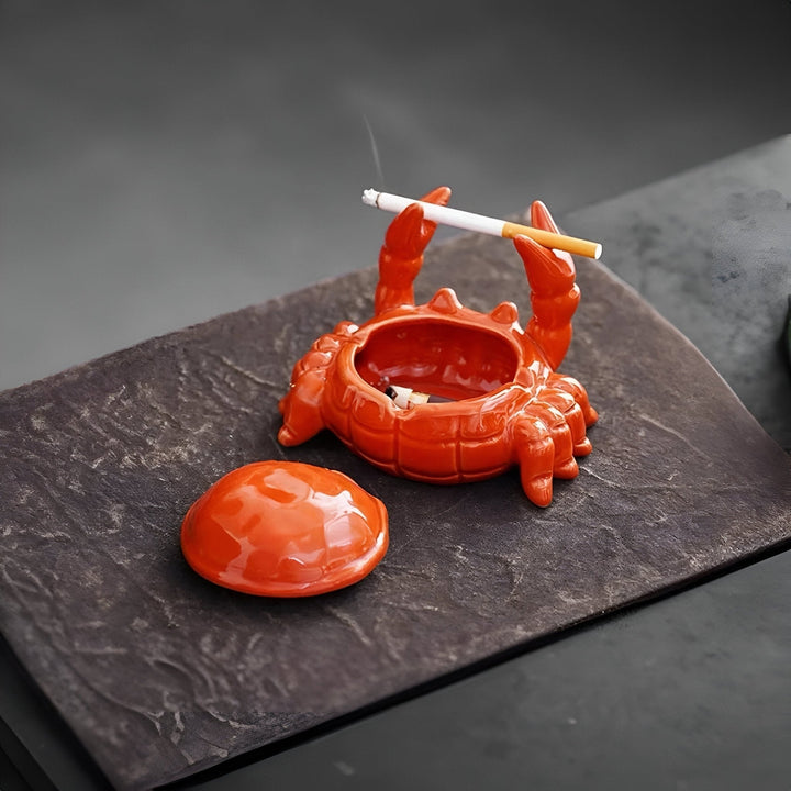 Luxueuze asbak in oosterse stijl met uniek krab ontwerp